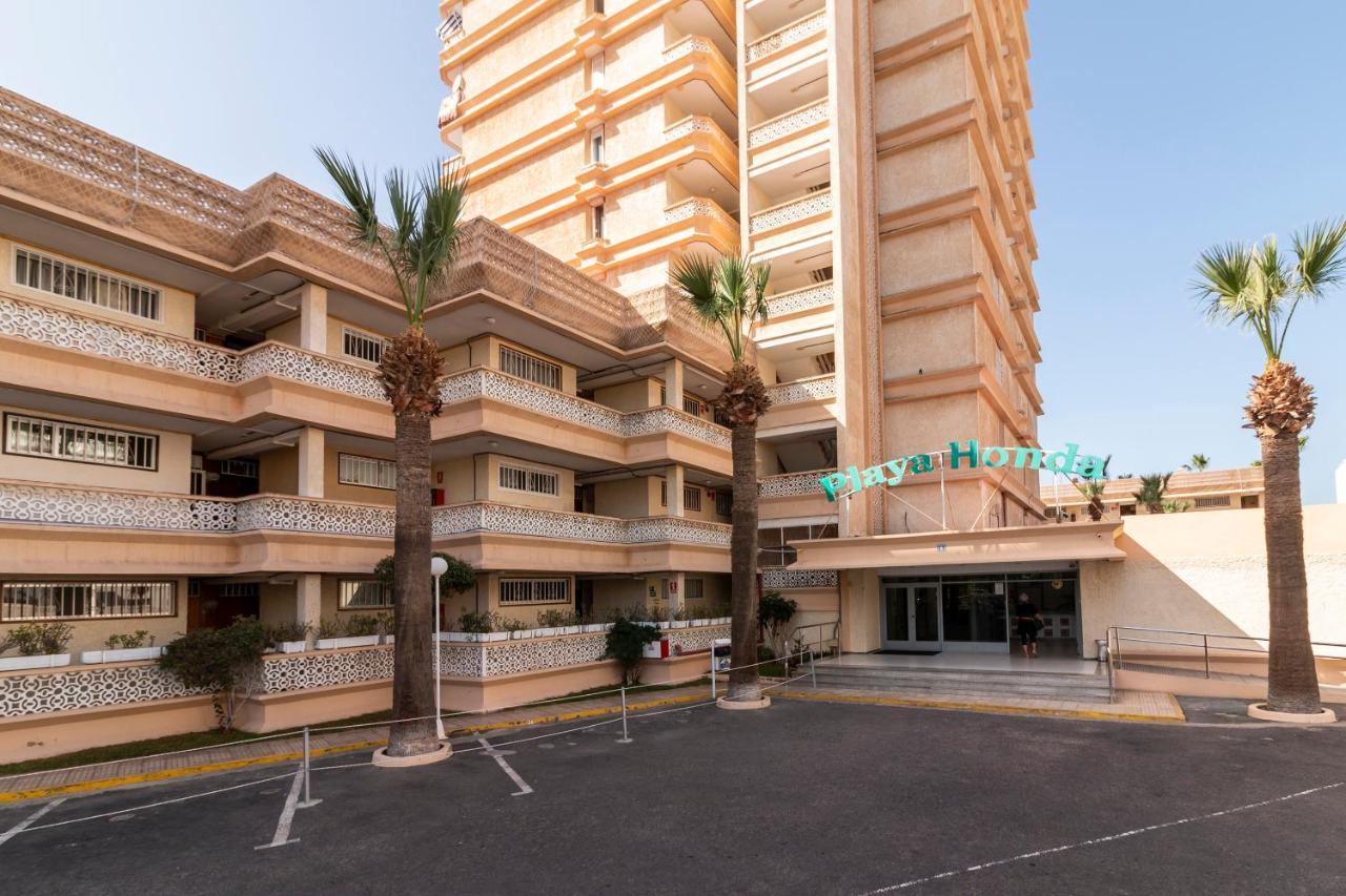 Homeforguest Modern And Recently Renovated Apartment In Arona Arona  Exterior foto